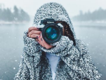 fotografia zimą sprzęt na ferie i wyjazdy