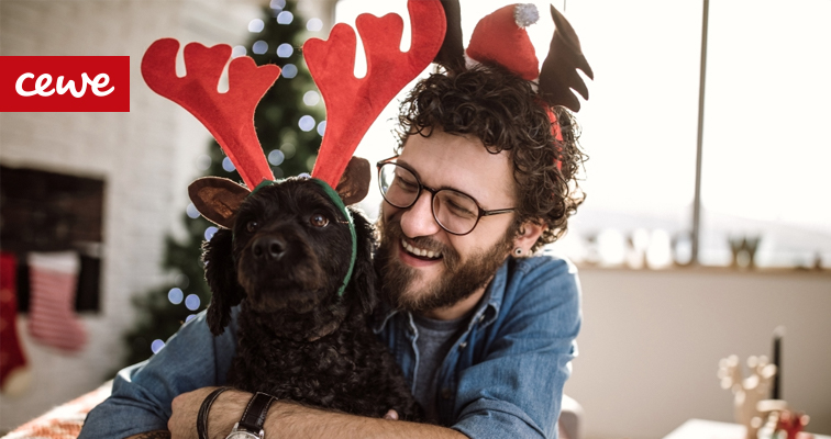 świąteczna sesja fotograficzna - uśmiechnięty pan z psem 