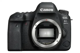 Canon EOS 6D Mark II Body to mały, pełnoklatkowy aparat lustrzanka, który zapewnia dużo możliwości fotografowania. Matryca o rozdzielczości 26,2 megapikseli umożliwia uwiecznianie szczegółowych i real